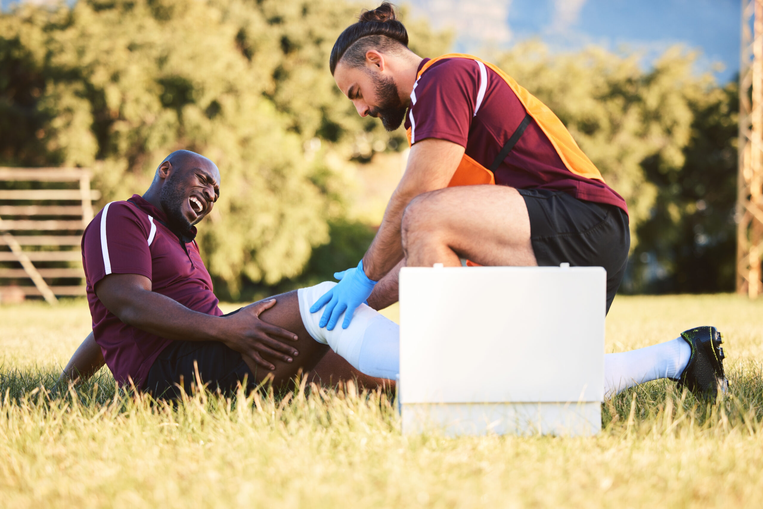 black man knee pain and injury medic help athlete