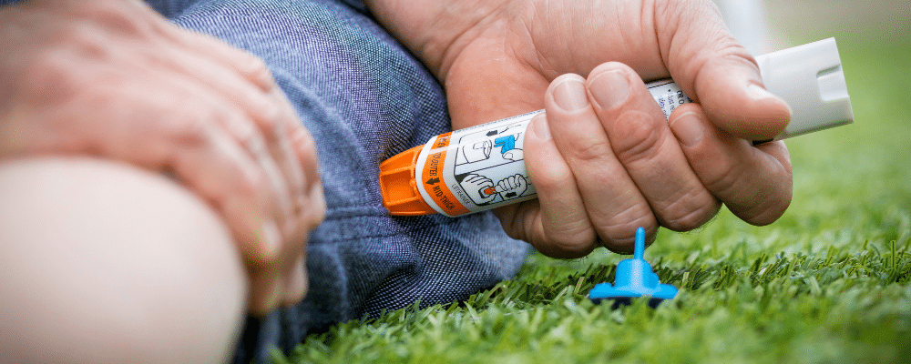 Anaphylaxis firs aid: using EpiPen