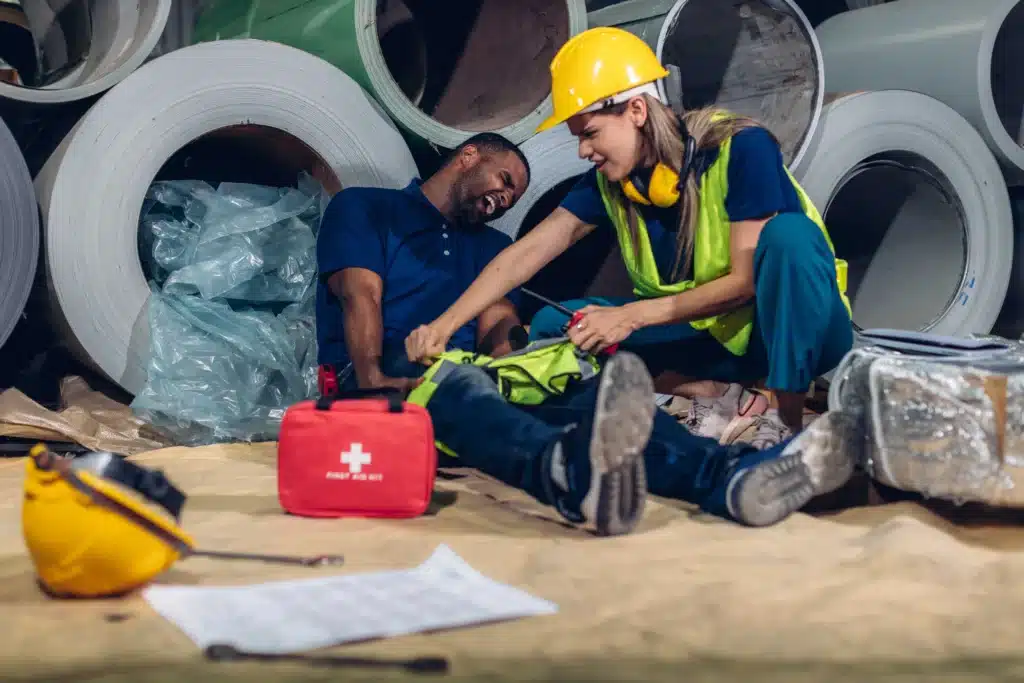 Trainer demonstrating first aid for construction workers in a classroom setting
